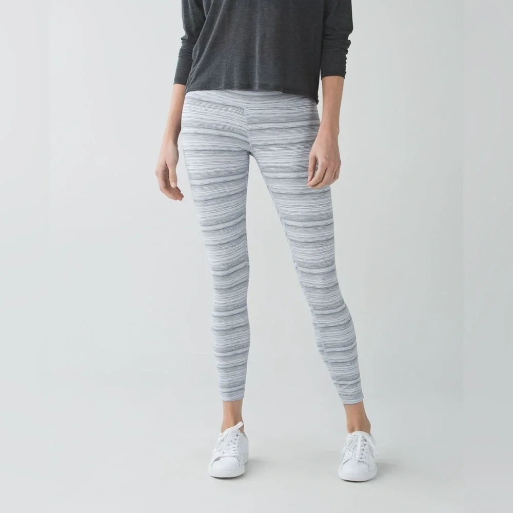 EUC Lululemon High Times Pant *Luxtreme ••Cyber Stripe White Silver Fox Sz 6